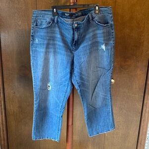 Size 22W Simply Vera Vera Wang capri jeans